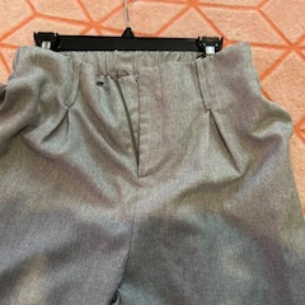 Light Grey Dress Pants-"Shein" 8/10 , zipper, pleated back waist 2 front pockets - Picture 6 of 6